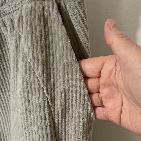 Lululemon Wide Leg Velvet Cord Asia Fit Pants in Riverstone Size Large - Picture 7 of 11